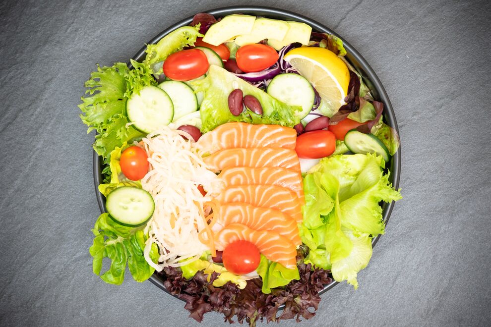 A delicious salad with salmon for weight loss in the right food menu