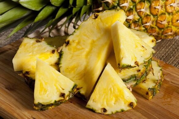 Pineapple in a smoothie will help to cleanse the body and strengthen immunity. 